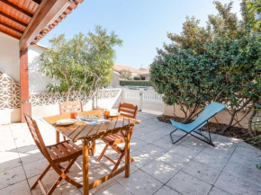 Chalet 3 pièces avec piscine, terrasse et parking privatif à Gruissan, proche plages et commerces - FR-1-409-217